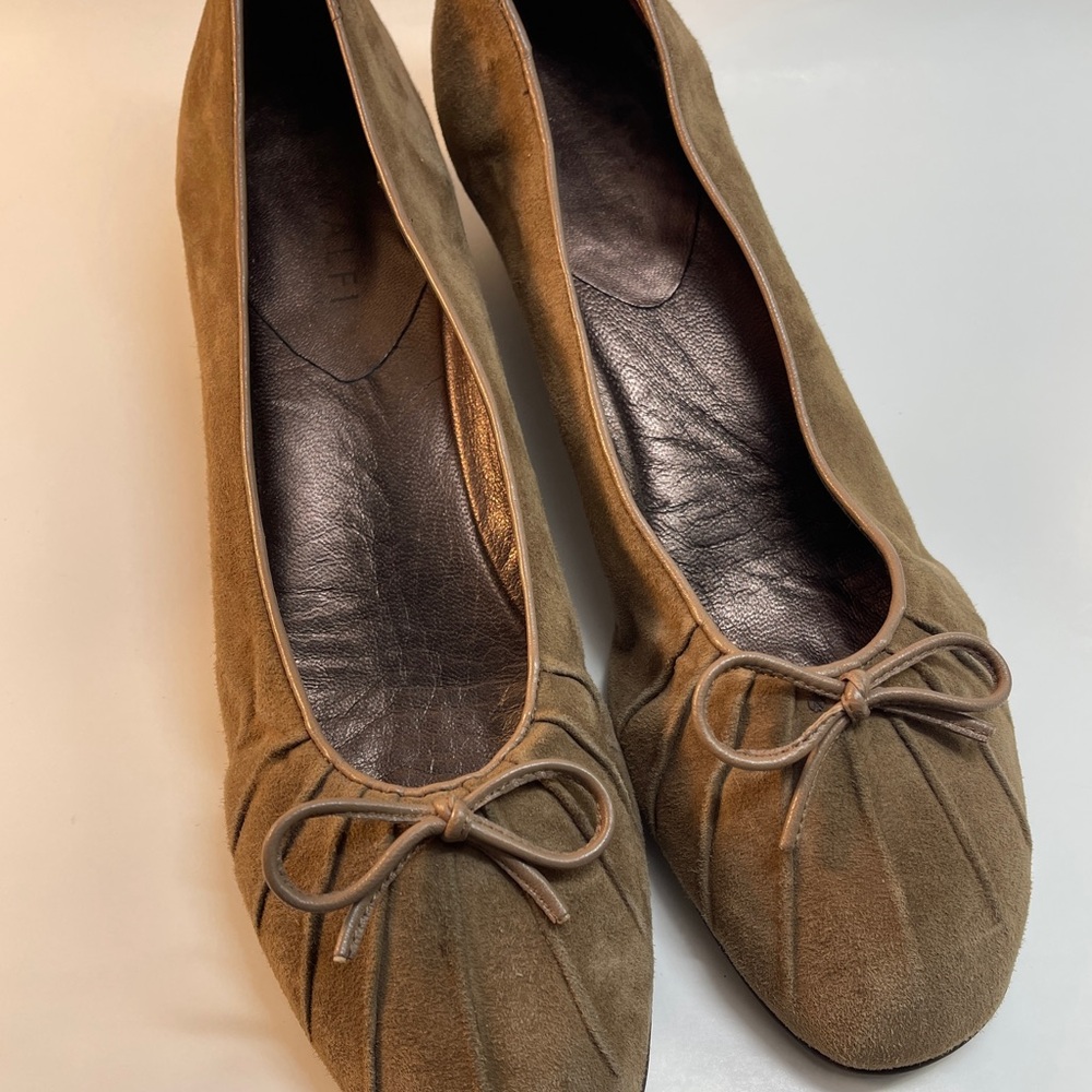 Amalfi by Rangoni Brown Wedge Shoes with Suede Finish